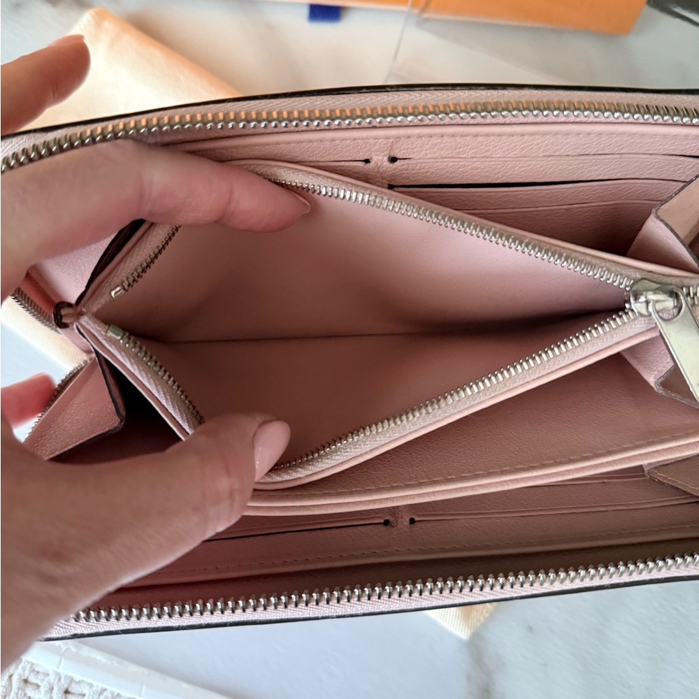 Louis Vuitton Pink Mahina Monogram Zipped Continental Wallet Authentic - Picture 8 of 9